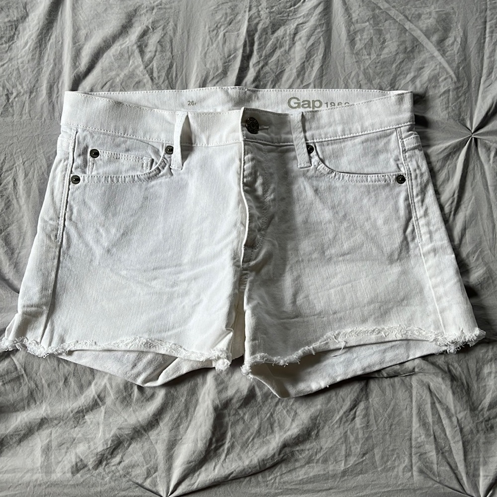 Gap White Jean Short Cut-off